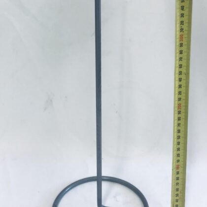 Single spike on round base 40cm high